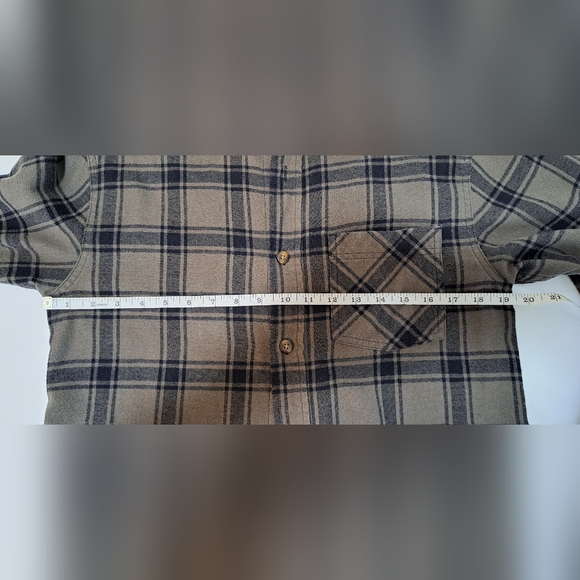 Northeast Outfitters Army Green and Black Button Down Flannel Size Small - Picture 5 of 8